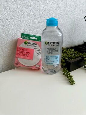 Garnier Micellar Cleansing Water with Blue Cap and Pink Eco Pads Packaging